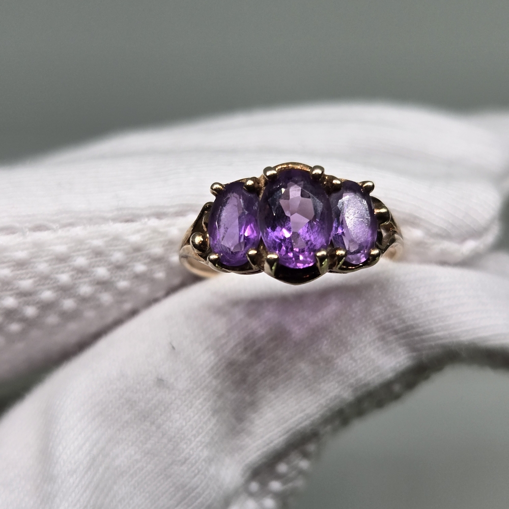 10K Yellow Gold Elegant Trio Amethyst  Purple Gemstone Vintage Ring - Picture 9 of 9